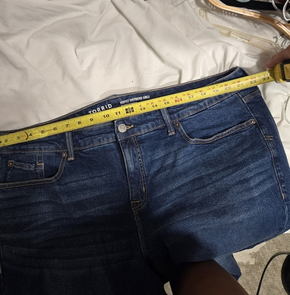 Torrid Perfect Boyfriend Ankle Jeans Feel The Fit Sz 22 Tall - Picture 9 of 13